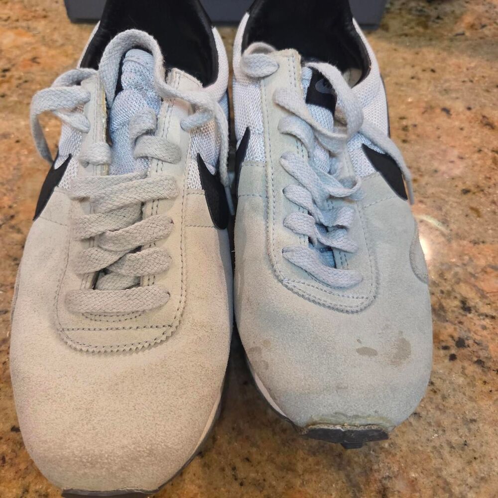 Nike Women's Grey and White Trainers